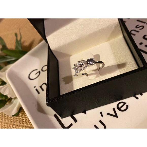 Two Beautiful Unique Rings - Picture 8 of 8